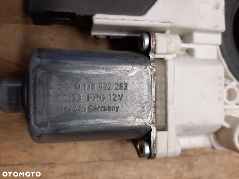 Silniczek Szyby Mechanizm Podnoszenia Szyby Prawy Tyl Audi A3 8P - 2