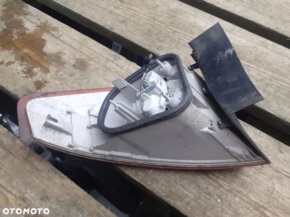 .  TYL TYLNA LAMPA PRAWA FORD MONDEO MK4 SEDAN/HB - 4
