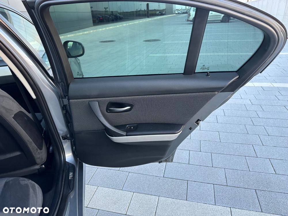 BMW Seria 3 320d DPF Edition Sport - 10