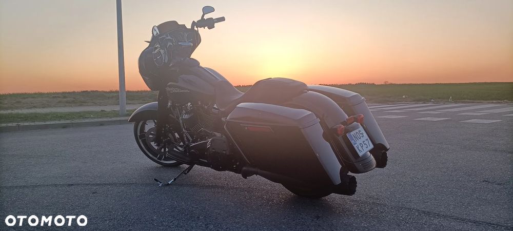 Harley-Davidson Touring Street Glide - 12