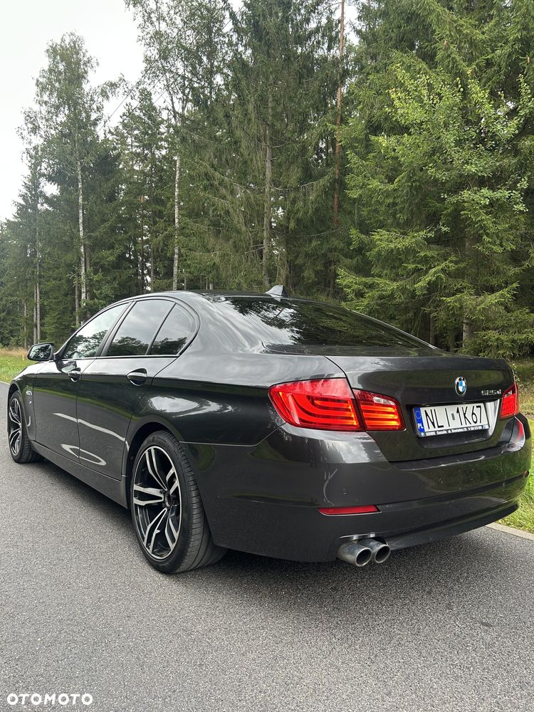 BMW Seria 5 525d xDrive - 10