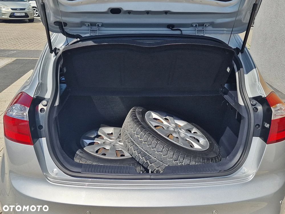 Kia Rio - 8