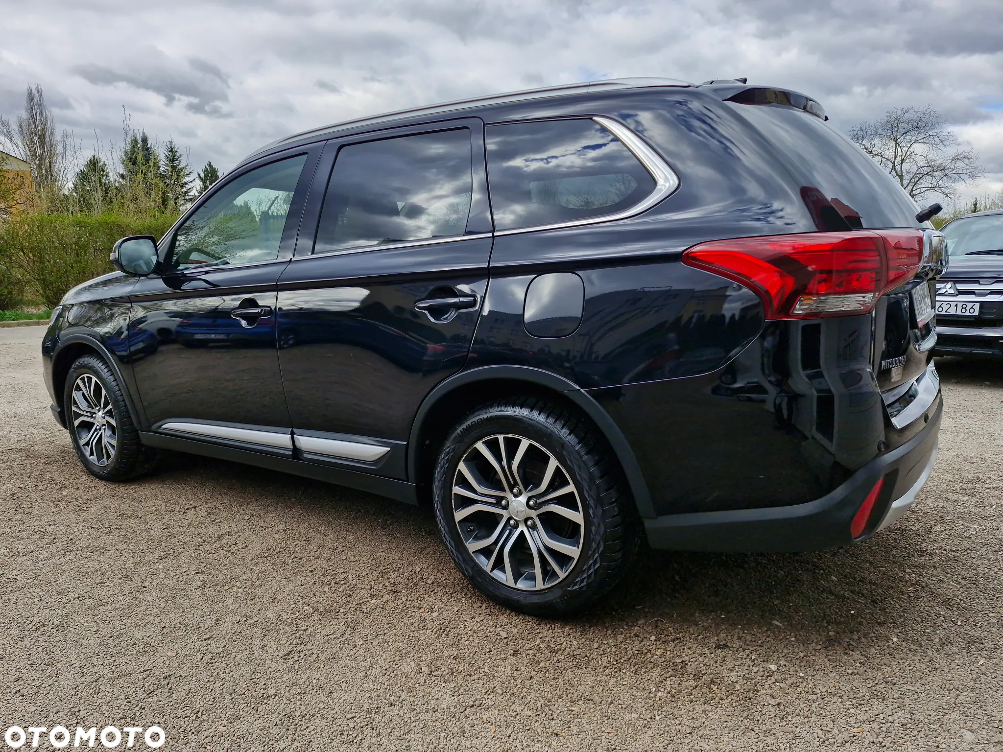 Mitsubishi Outlander - 3