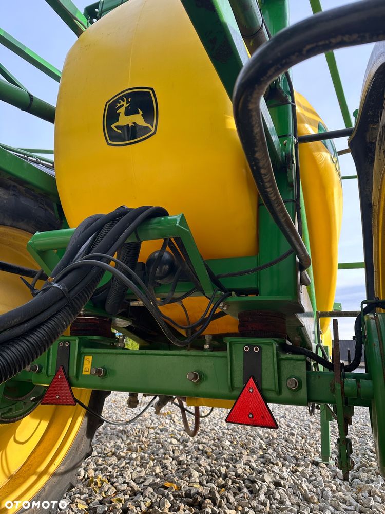 John Deere 824 - 6