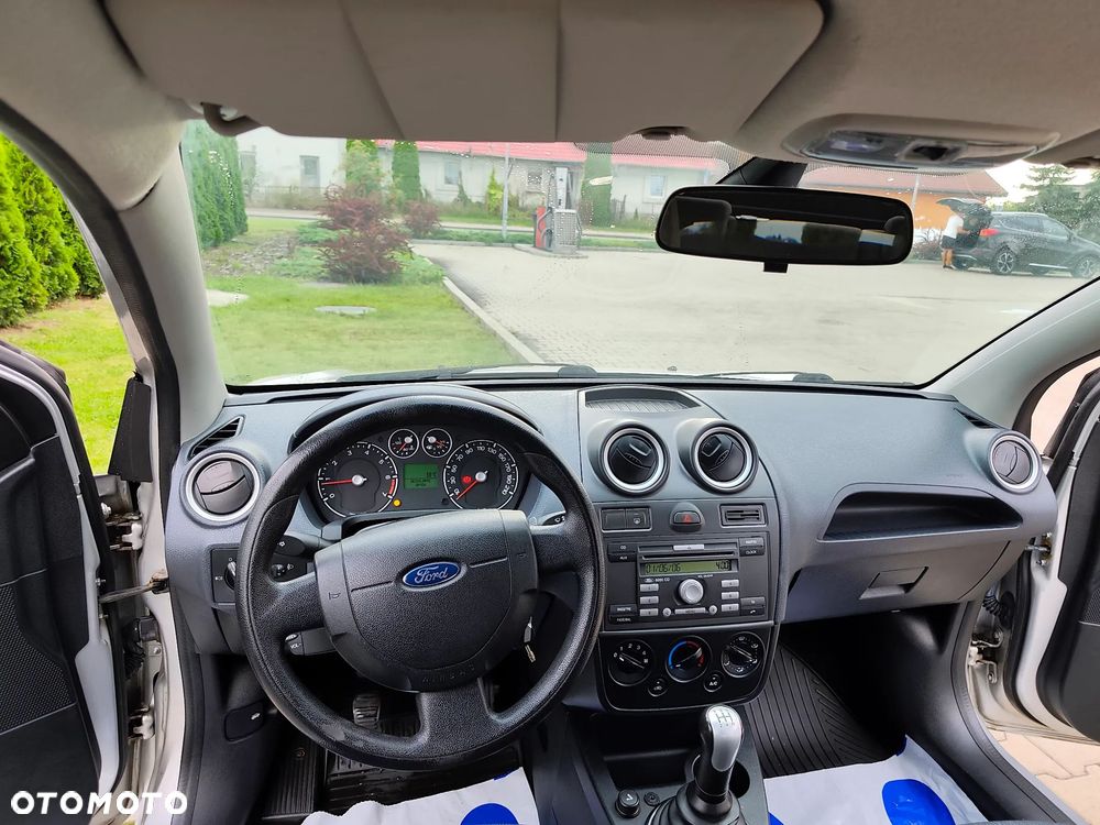 Ford Fiesta 1.3 Ambiente - 12