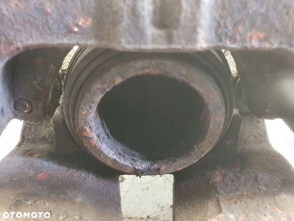 Volvo XC60 I PRZEDNI ZACISK HAMULCOWY prawy przód 31381552 - 5