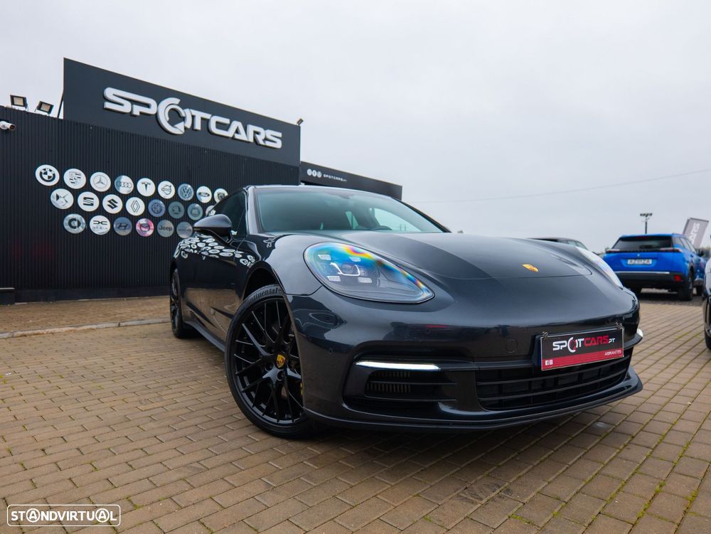 Porsche Panamera Sport Turismo 4 E-Hybrid - 1