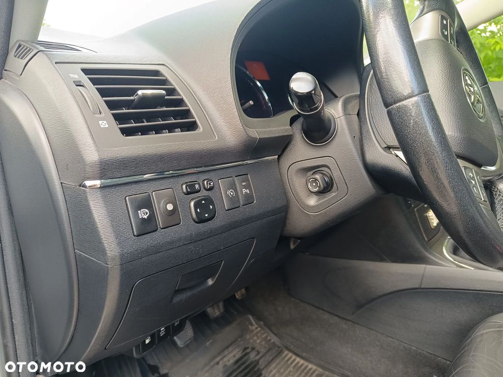 Toyota Avensis 2.0 Prestige NAVI - 24