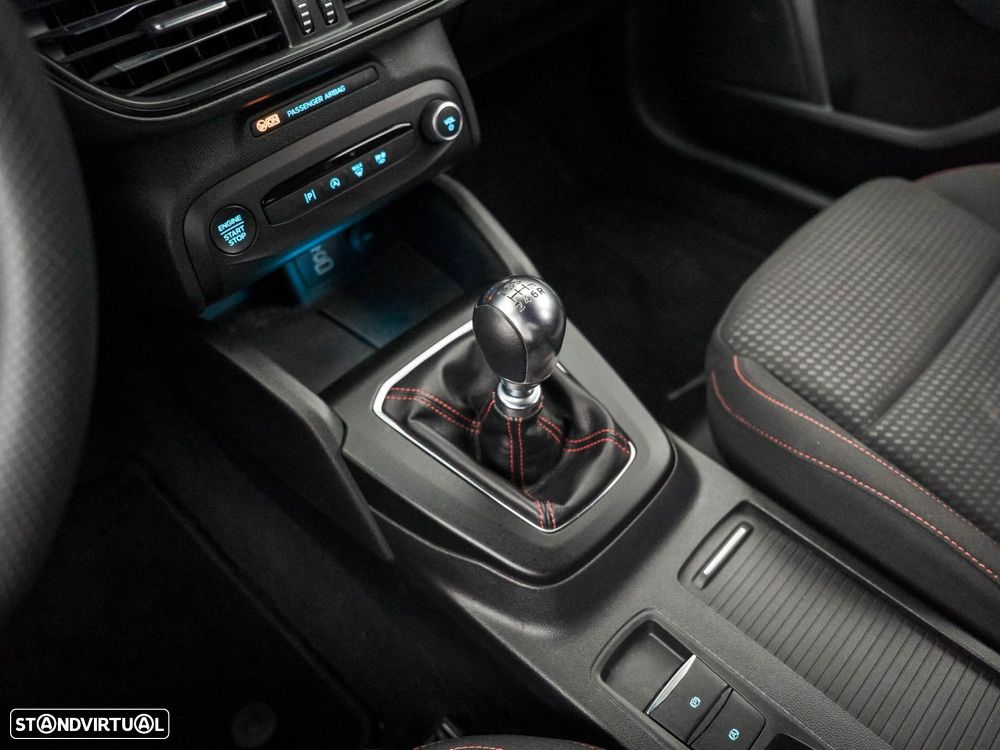 Ford Focus 1.0 EcoBoost MHEV ST-Line - 25