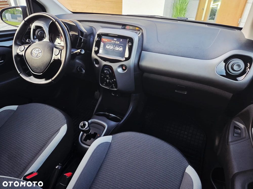 Toyota Aygo x.shift x-play connect - 18