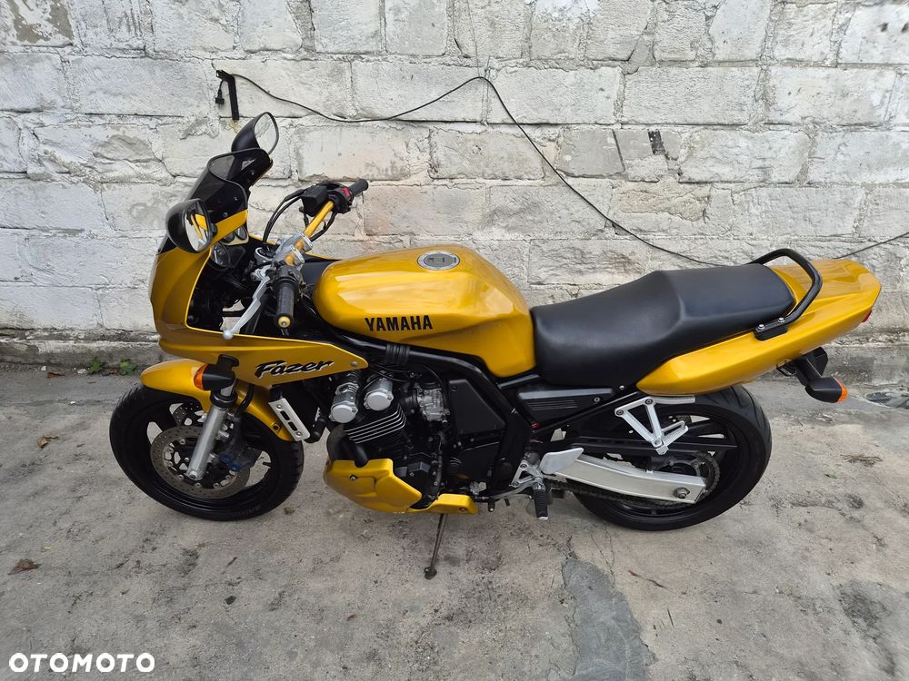Yamaha FZS - 16