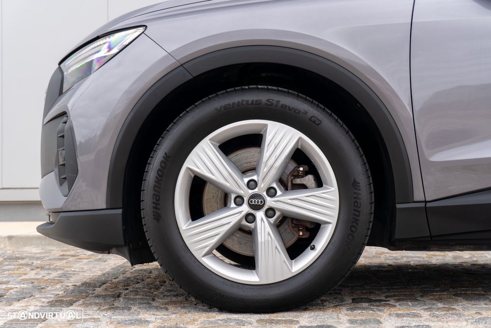 Audi Q4 e-tron 45 quattro - 4