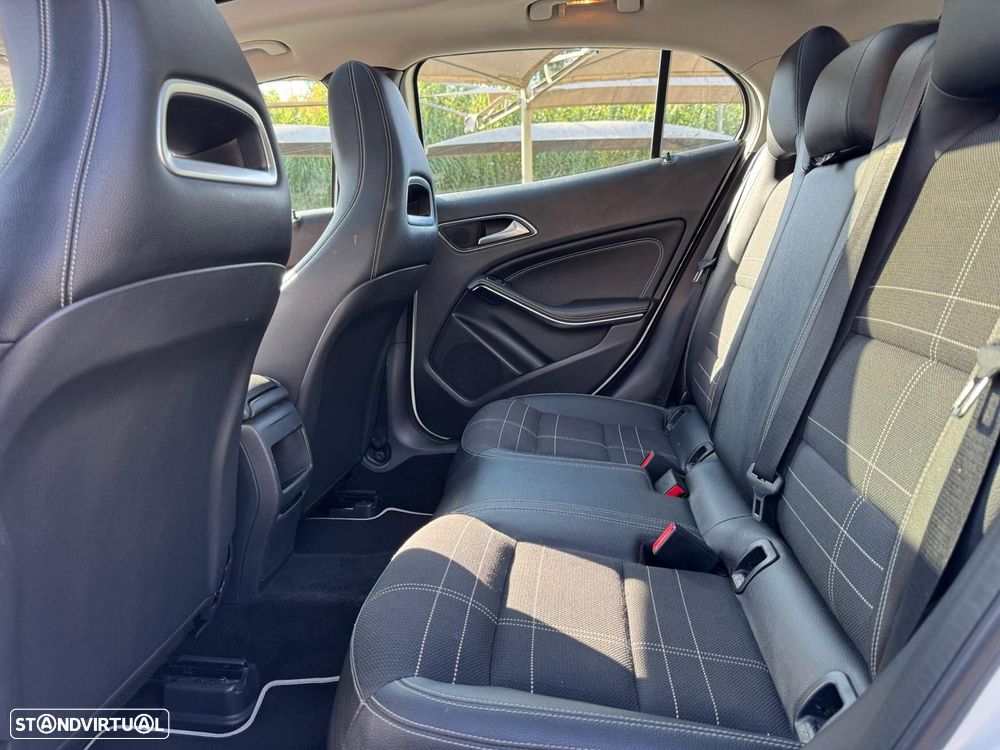Mercedes-Benz GLA 180 d Urban - 21