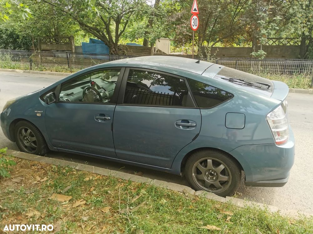 Toyota Prius (Hybrid) Sol - 3