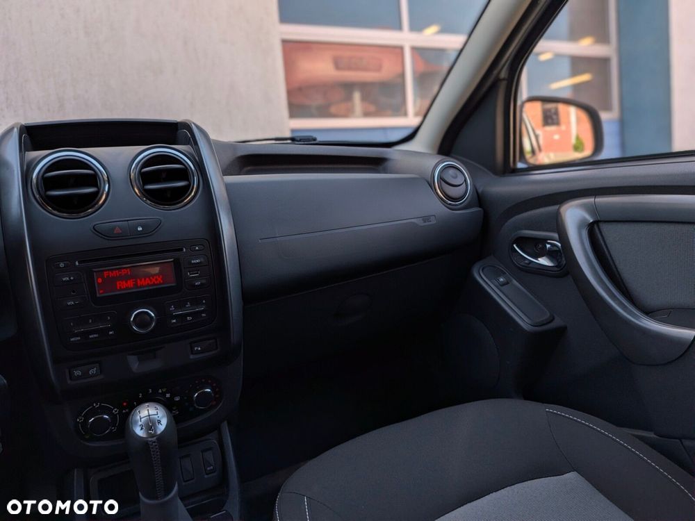 Dacia Duster 1.6 SCe Laureate S&S - 14