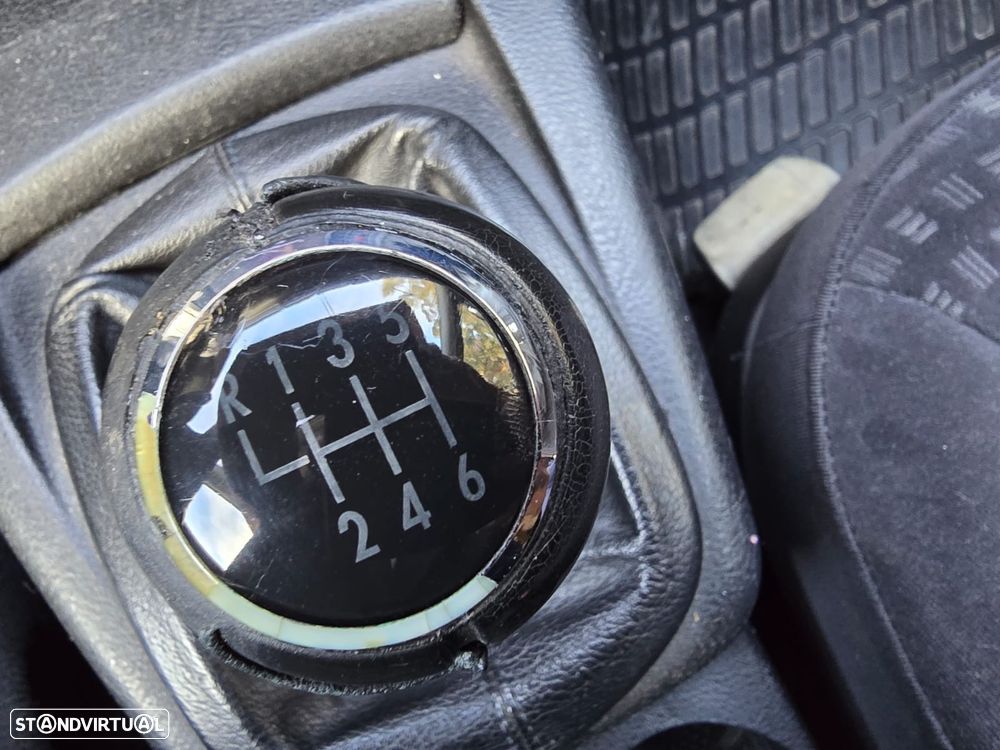 VW Passat 1.9 TDi Highline - 11