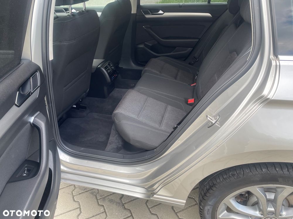 Volkswagen Passat - 23
