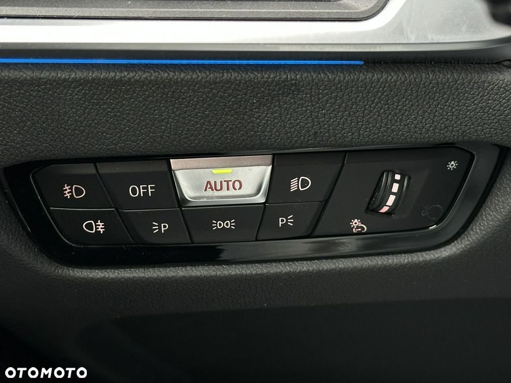 BMW Seria 3 330e PHEV M Sport - 35