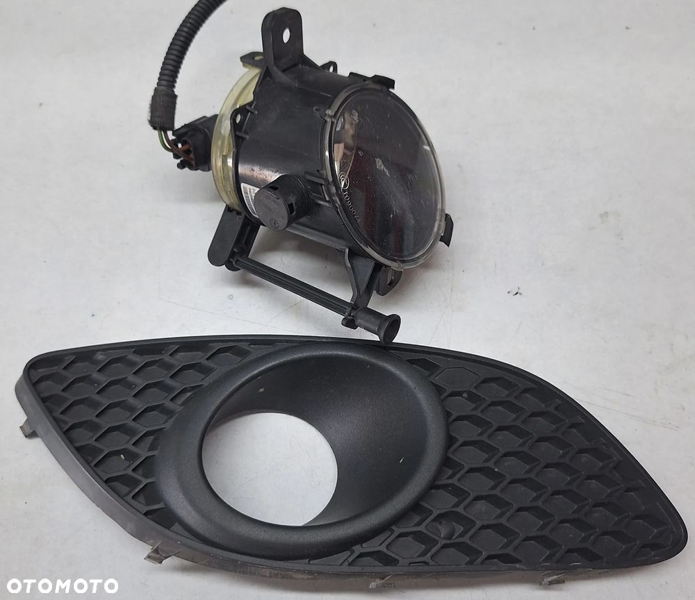 HALOGEN PRAWY ,KRATKA ZDERZAKA -OPEL ZAFIRA B LIFT / 2011 ROK - 1