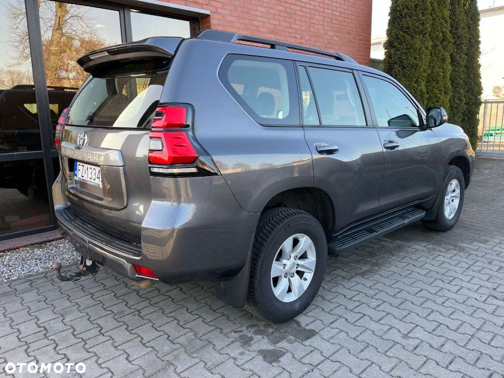 Toyota Land Cruiser - 4