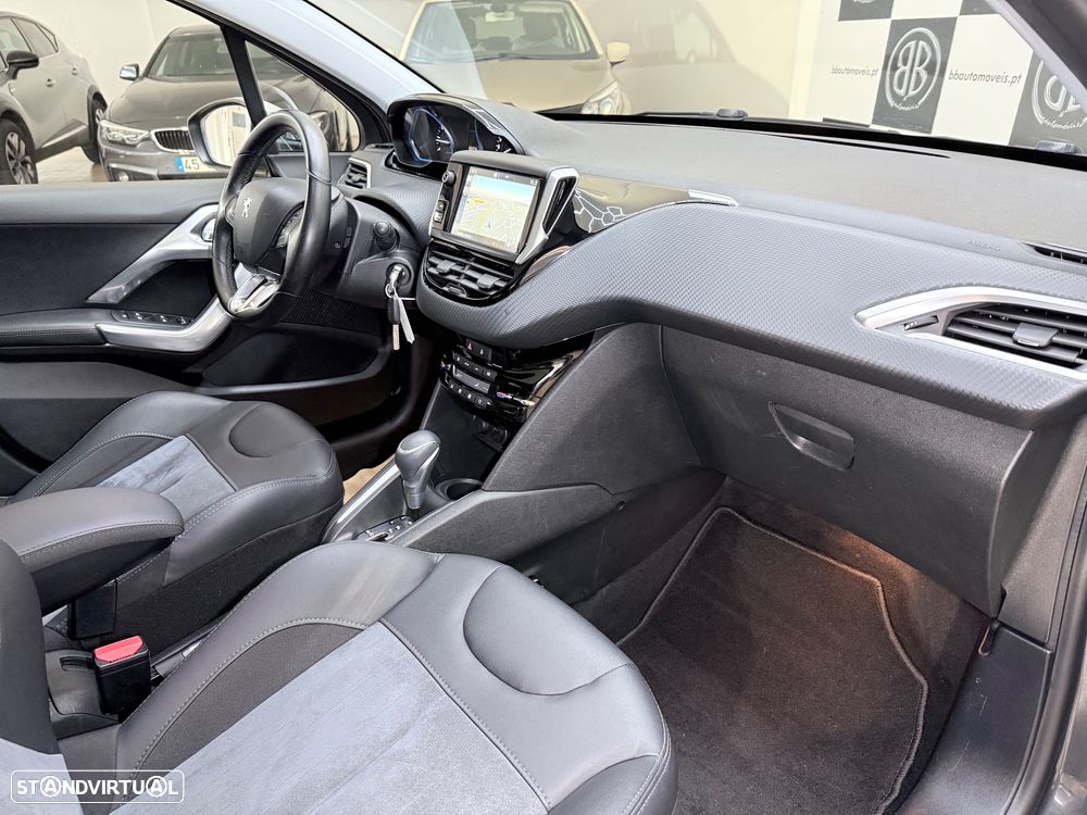 Peugeot 208 1.2 PureTech Allure EAT6 - 8