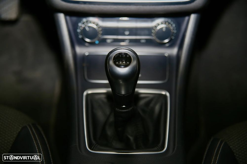 Mercedes-Benz CLA 180 Shooting Brake d Urban - 24