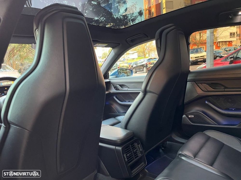 Porsche Taycan Cross Turismo 4S - 44