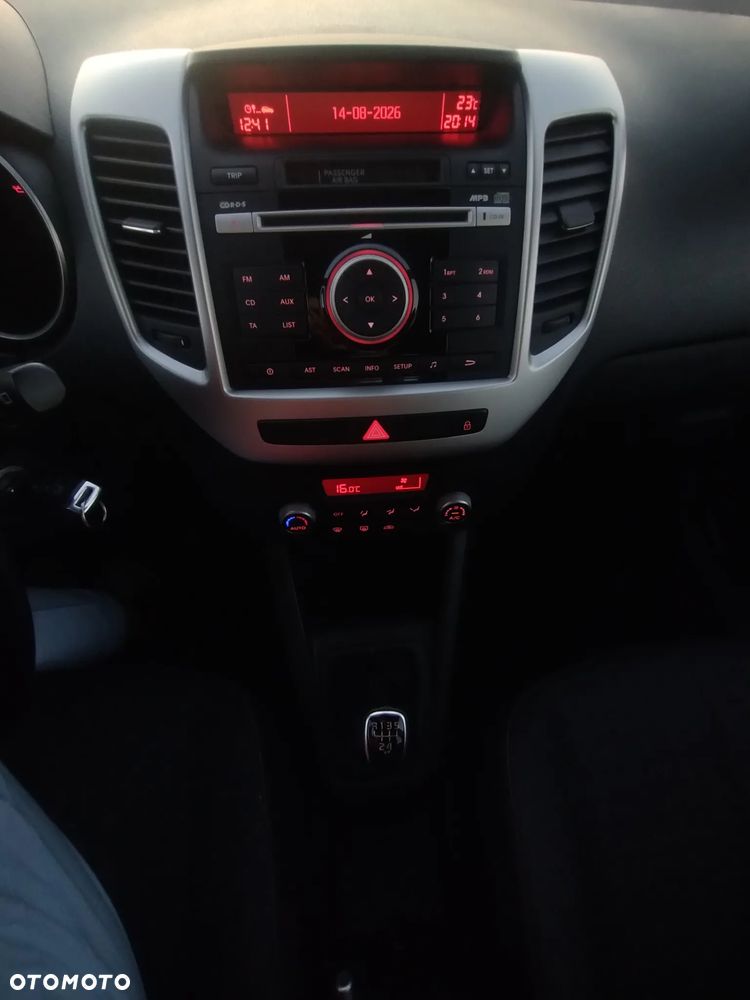 Kia Venga 1.4 L - 25