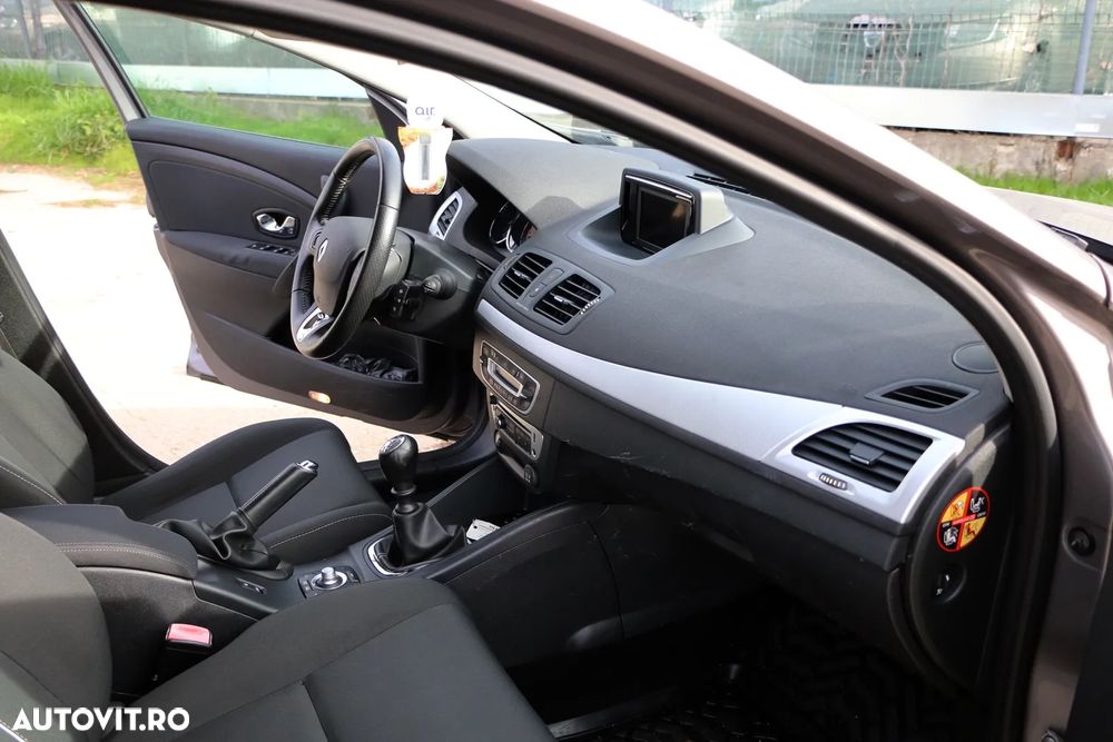 Renault Megane dCi 110 FAP Paris Business - 14