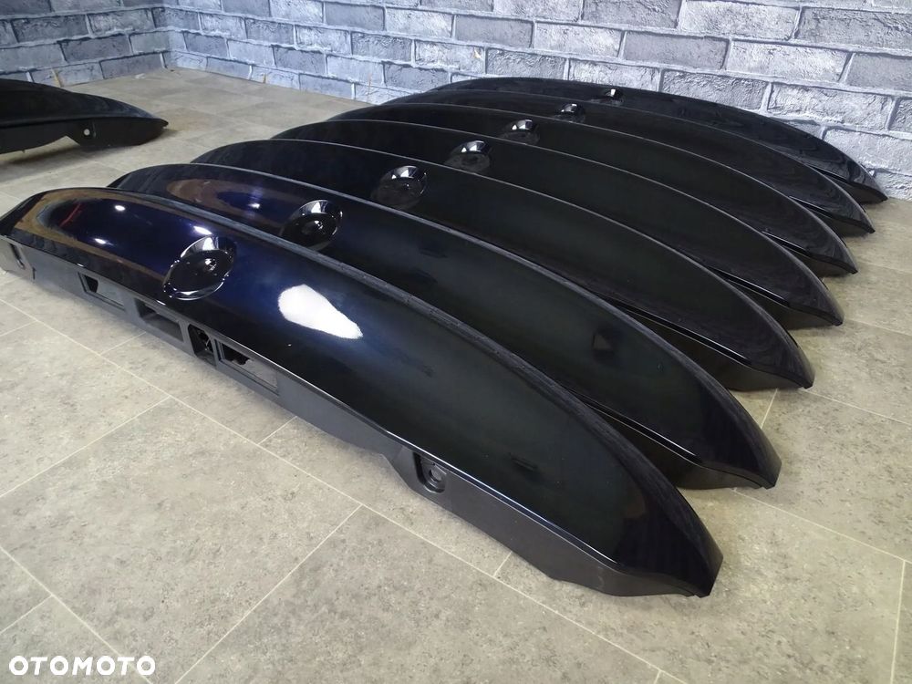 BLENDA KLAPY BAGAŻNIKA BMW G32 Gran Turismo OE 8090045 CARBONSCHWARZ MET. - 3