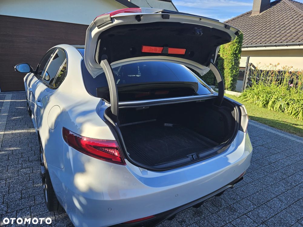 Alfa Romeo Giulia 2.0 Turbo Veloce TI Q4 - 12