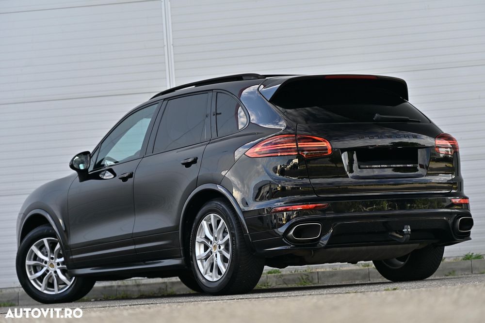 Porsche Cayenne 3.0 L - 6