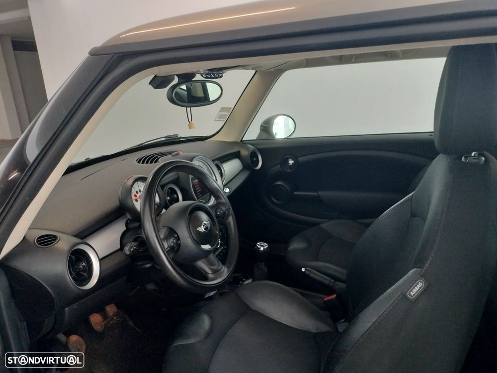 MINI 3 Portas One D - 15
