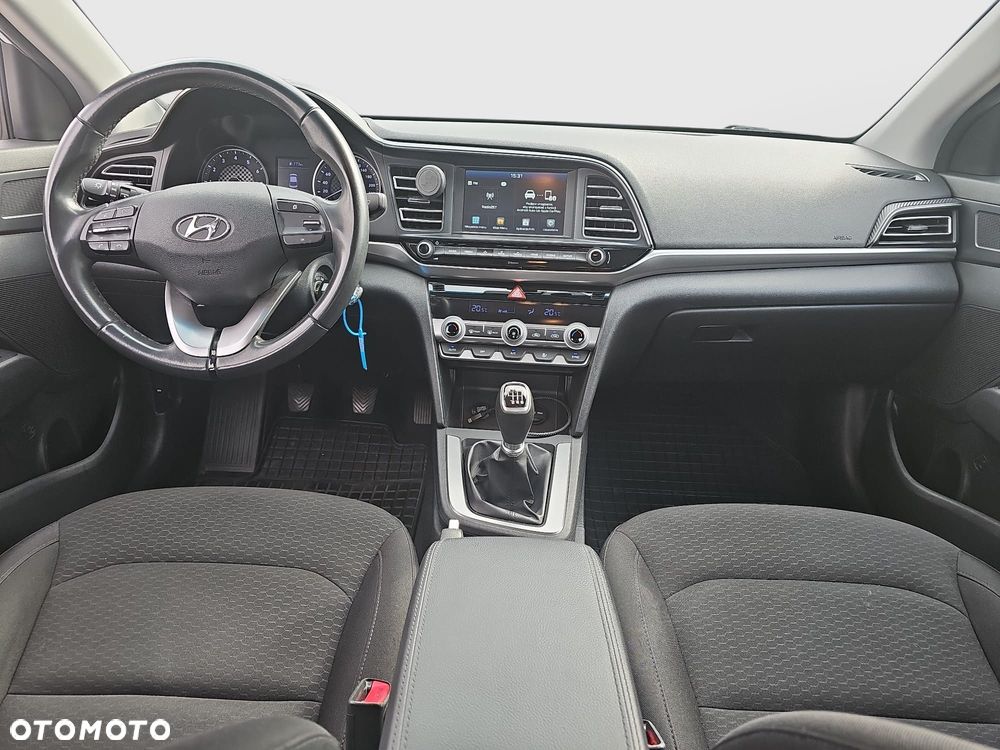 Hyundai Elantra 1.6 Comfort - 23