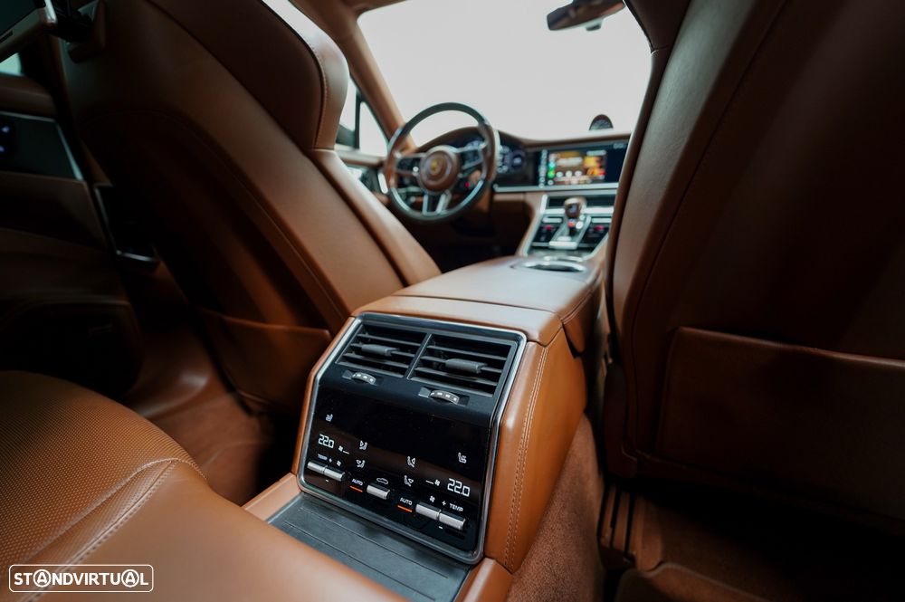 Porsche Panamera Sport Turismo 4 E-Hybrid - 21