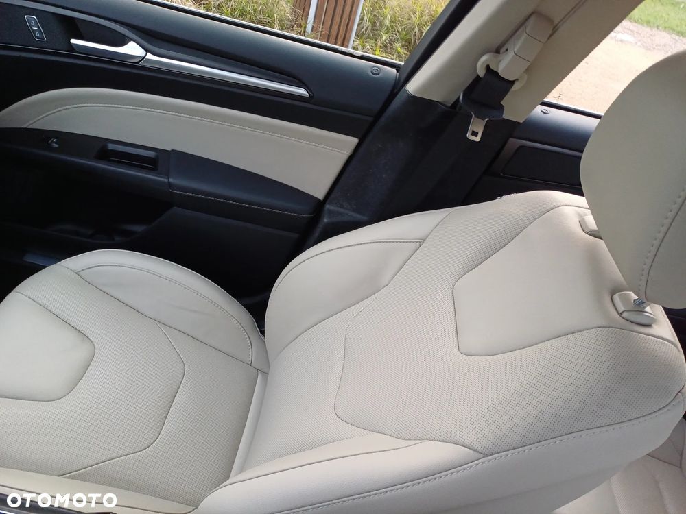 Ford Fusion 2.0 EcoBoost Titanium - 21