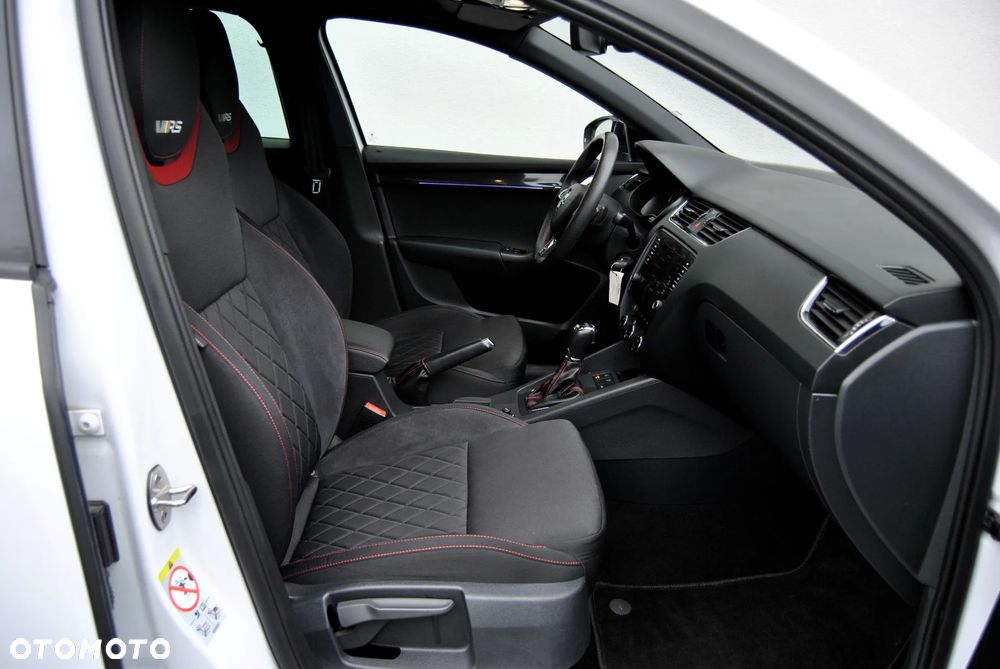 Skoda Octavia Combi 2.0 TDI DSG RS - 21