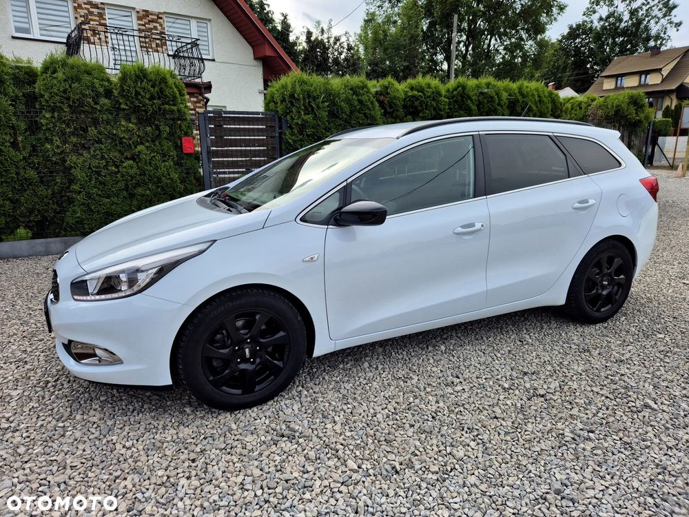 Kia Ceed 1.6 GDI Fifa World Cup Edition - 1
