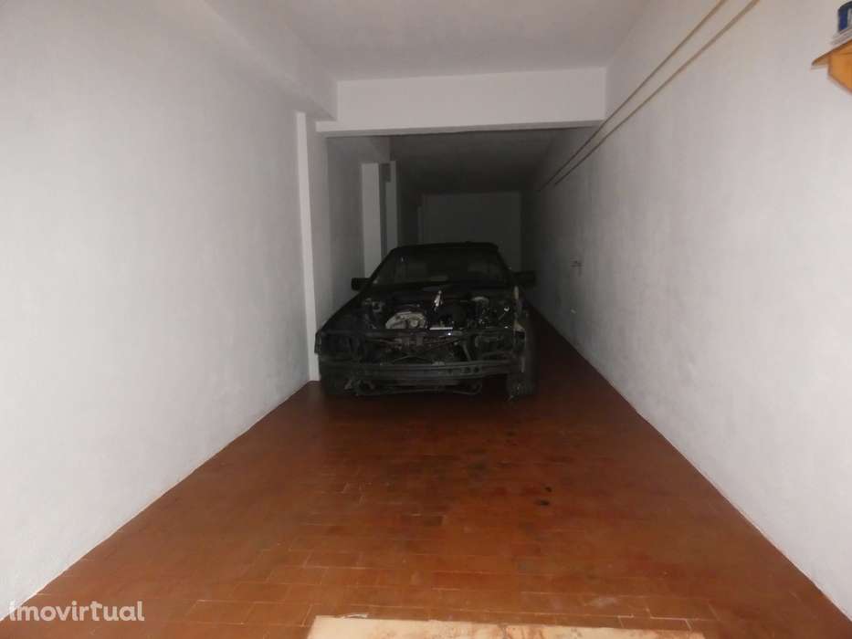 Garagem com 44 m² em Massamá – Capacidade para 3 Viaturas - Grande imagem: 5/22