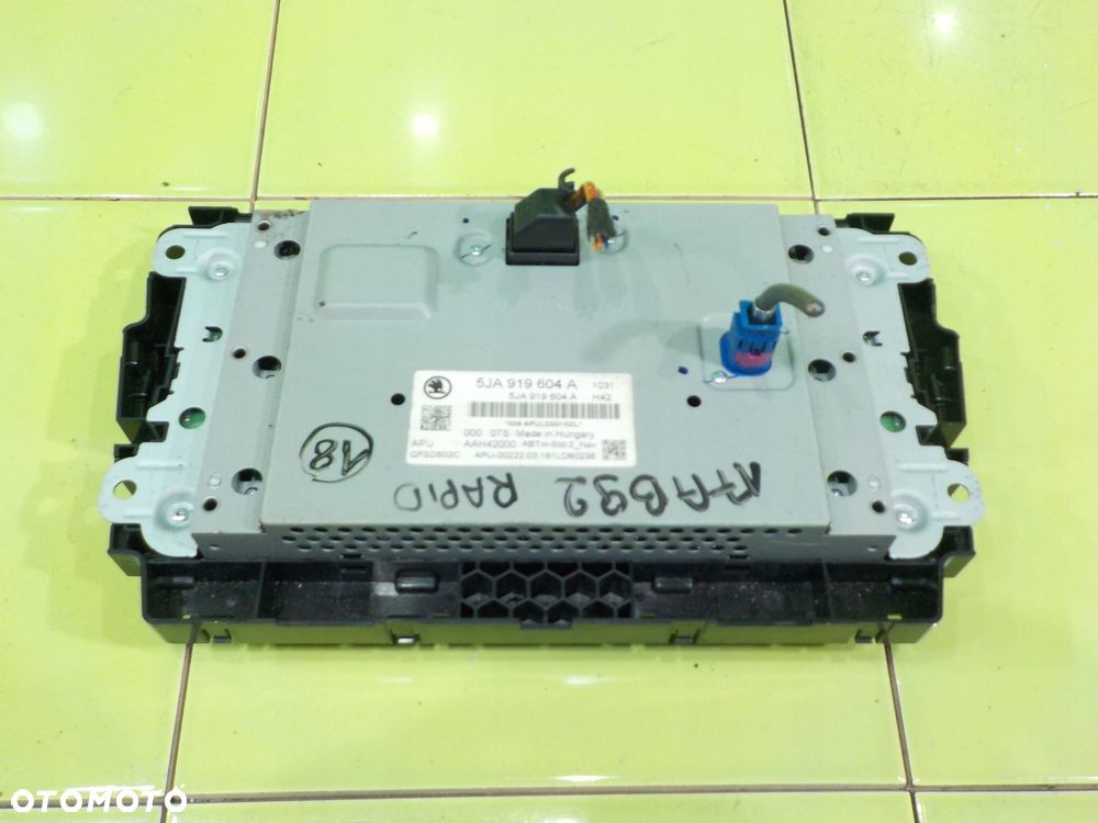 SKODA RAPID 1.4 TDI 16r HB 5D radio nawigacja 5JA919604A - 2