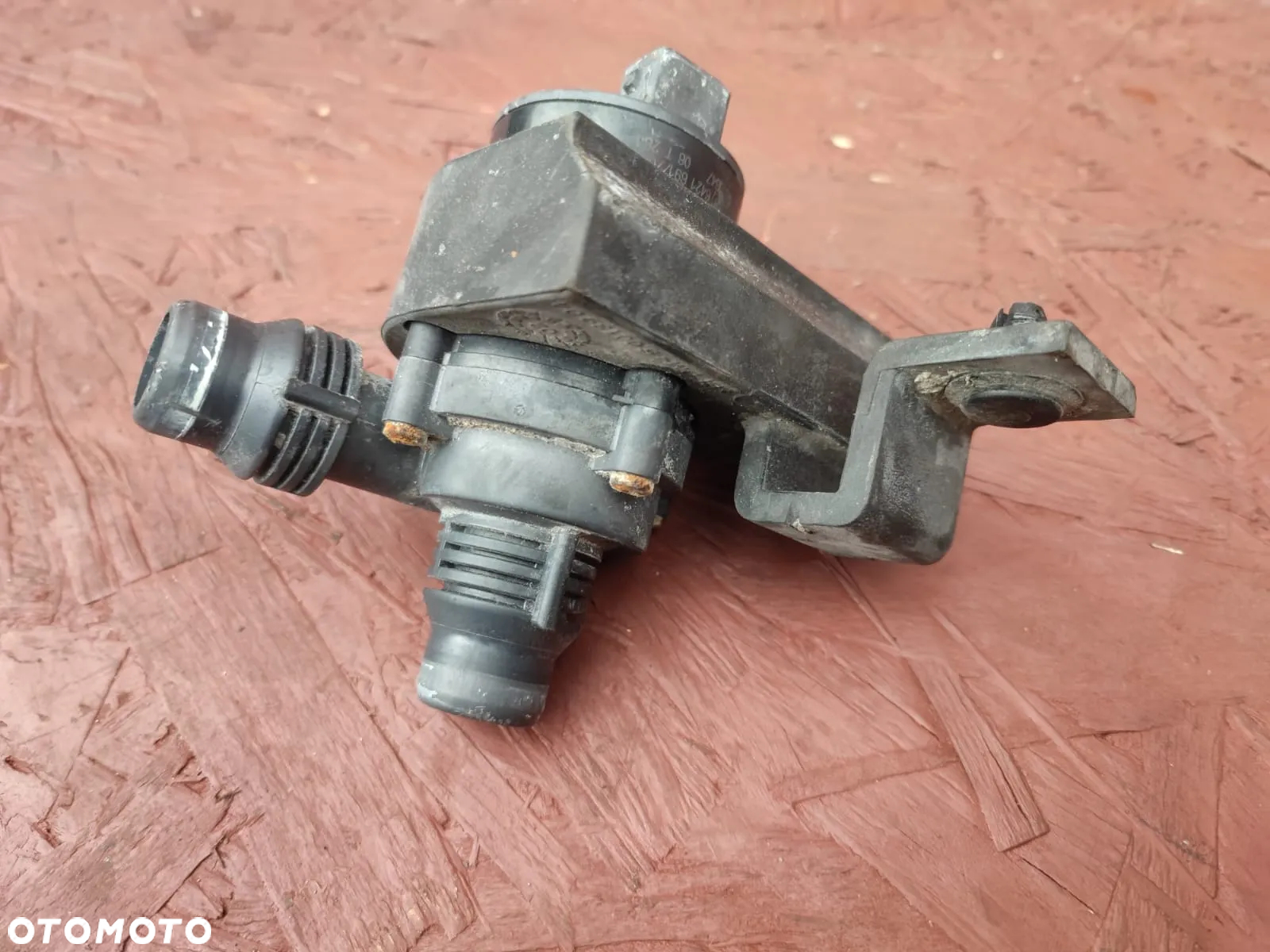 BMW E60 / E60 LCI / E61 / E61 LCI / E63 LCI / E64 LCI. ORYGINALNA DODATKOWA POMPA WODY / POMPA NAGRZEWNICY EUROPA. O NR: 6 917 700 OEM. SPRAWNA W 100%. - 3