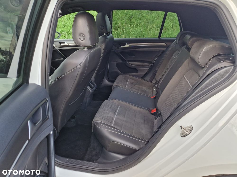 Volkswagen Golf - 11