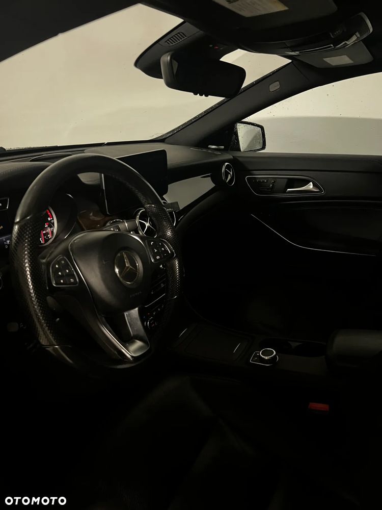 Mercedes-Benz CLA 250 4-Matic AMG Line - 17