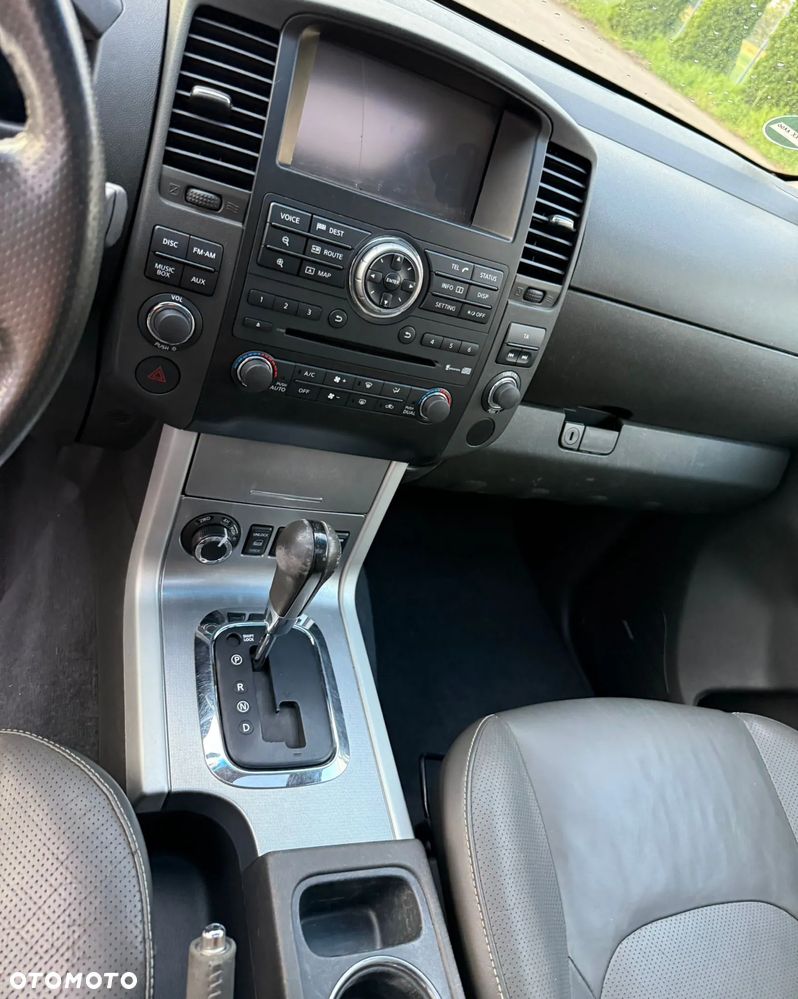 Nissan Navara 3.0 D V6 Platinum Long EU5 - 18