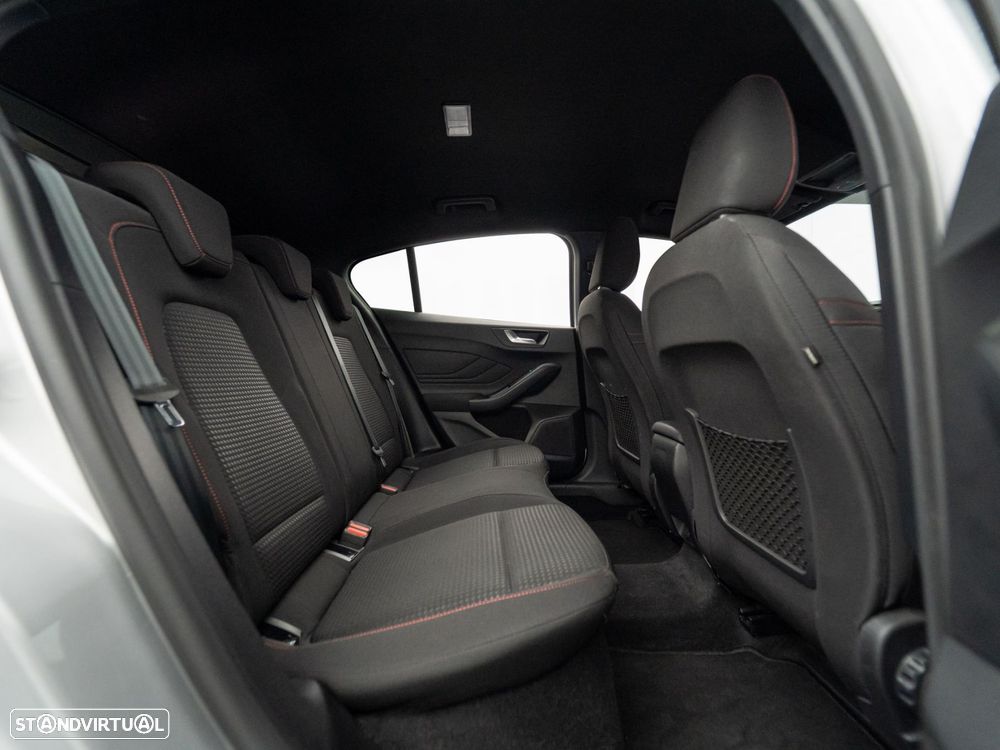 Ford Focus - 43