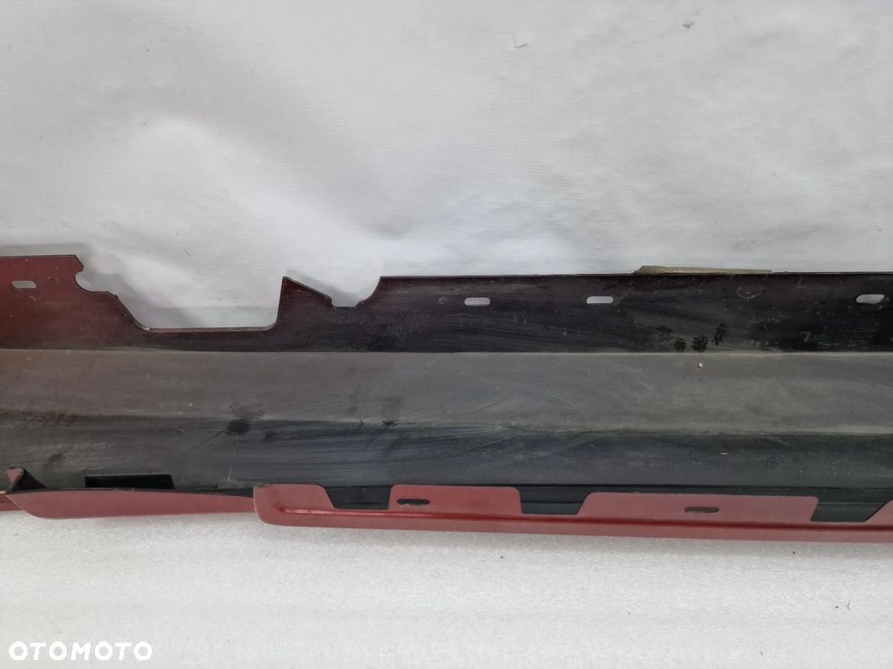 BMW E81 / E82 / E88 06- ŁADNA LEWA / PRAWA LISTWA PROGOWA / NAKŁADKA PROGU , KOLOR SEDONAROT , NR 51777183234 / 7183234 / 5177-7183233 / 7183233 , NR AUKCJI PR405 - 19