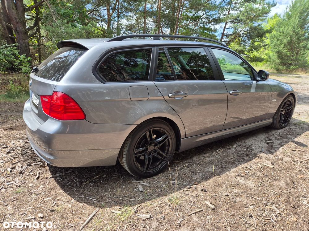 BMW Seria 3 320i - 4