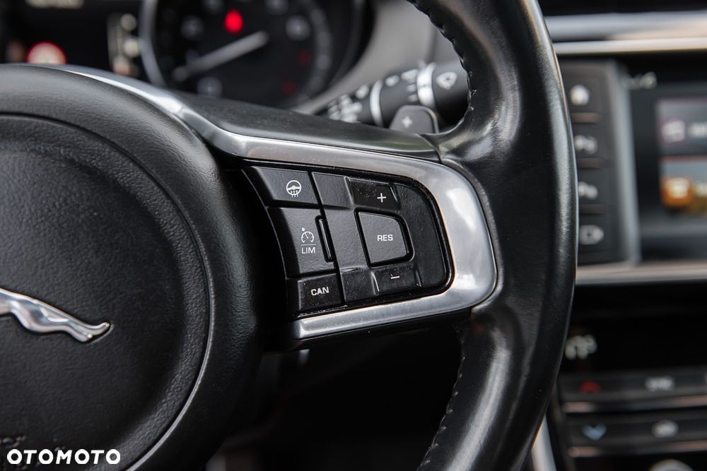Jaguar XE - 24