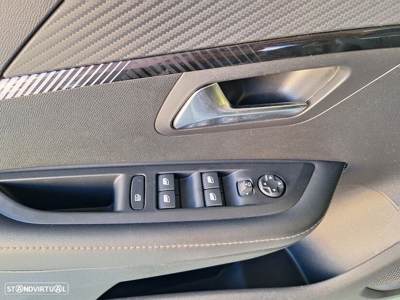 Peugeot 208 1.2 Hybrid Allure e-DCS6 - 12