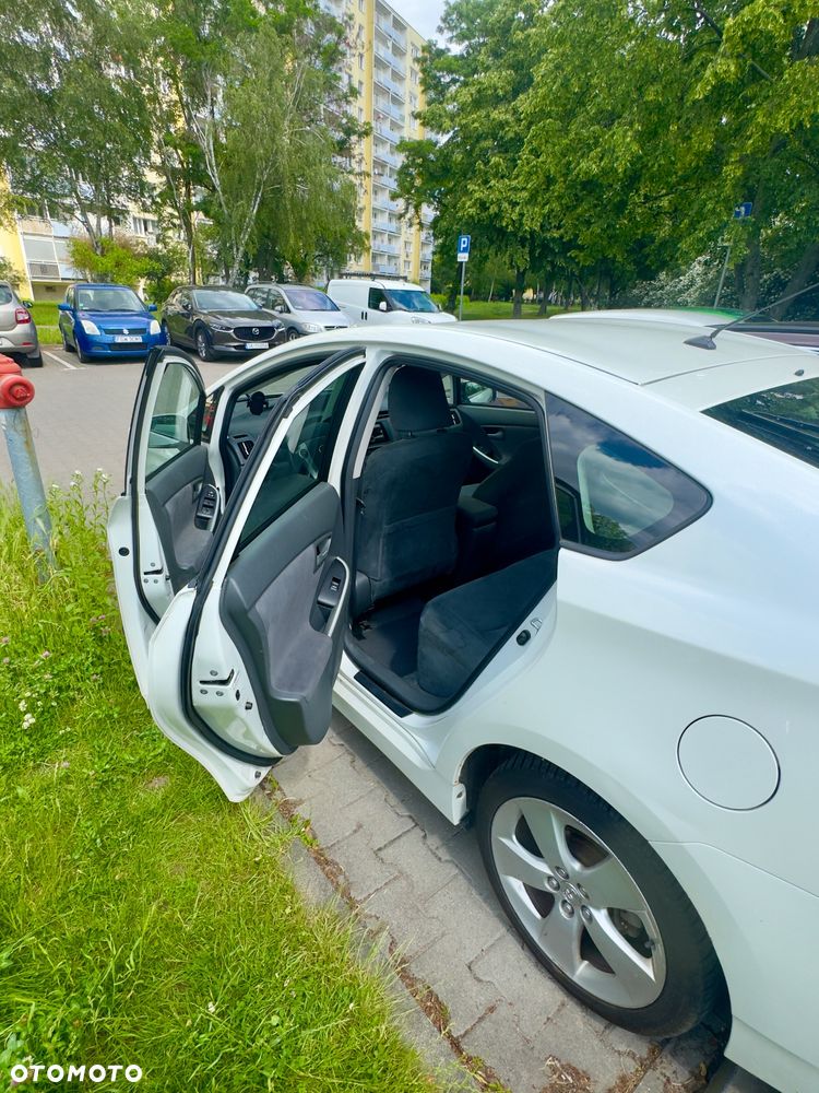 Toyota Prius (Hybrid) - 8